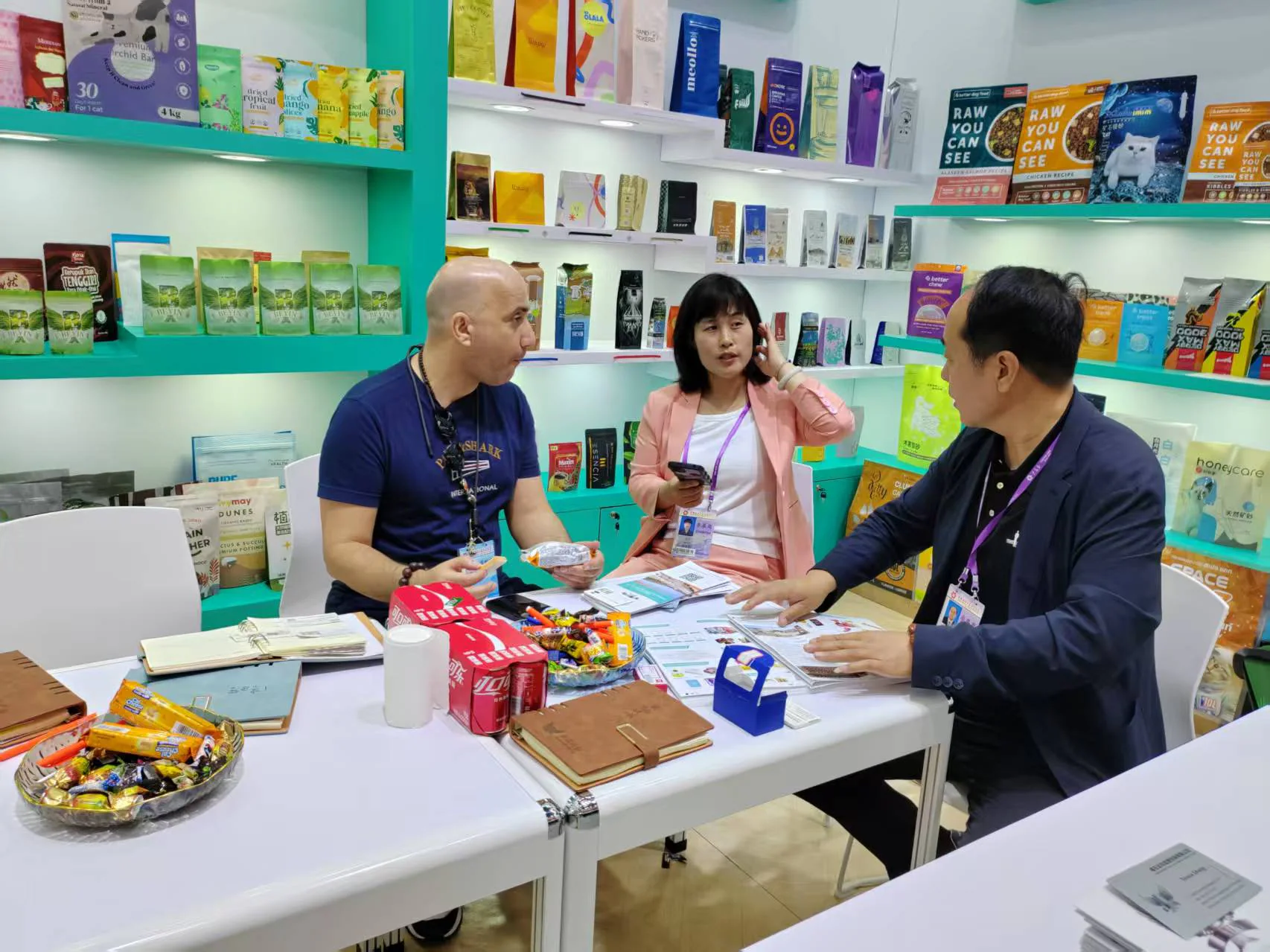 Juren Packaging representative with packaging samples at a trade exhibition